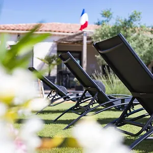 https://les-costebelles.fr-provencehotel.com