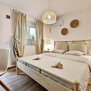Pikarin Bed & Breakfast Orsera